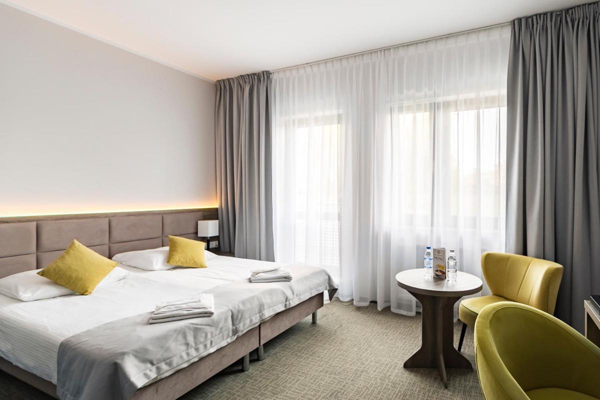 Meet Poznan Hotel Exterior photo